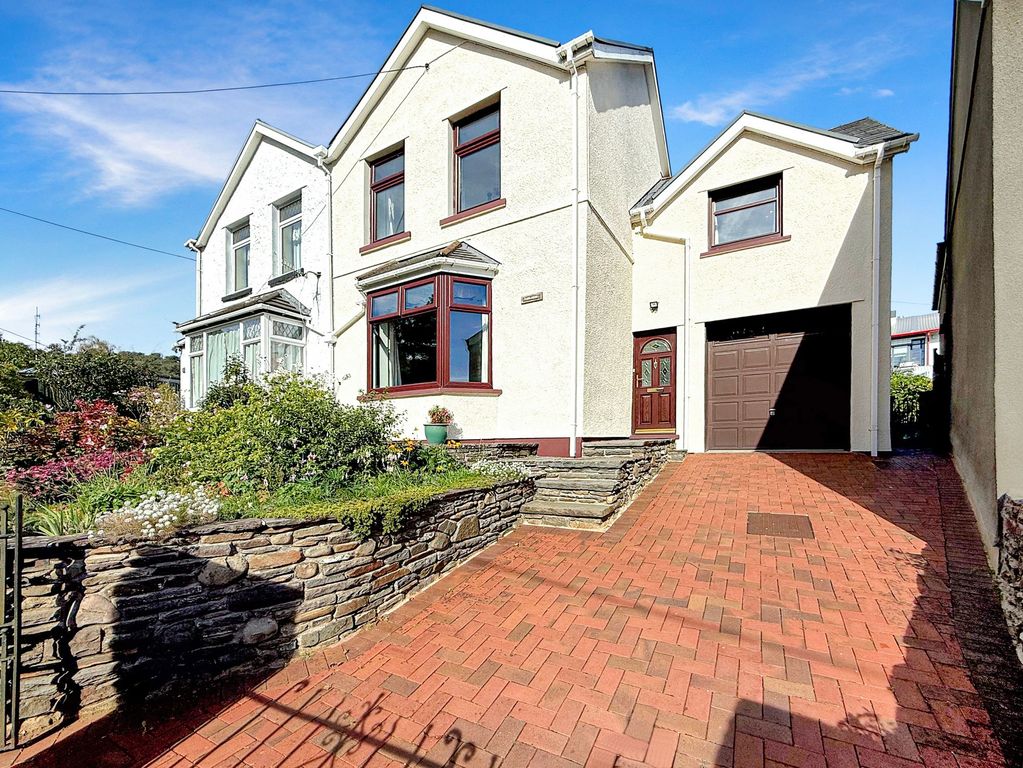 Property photo 1 of 32