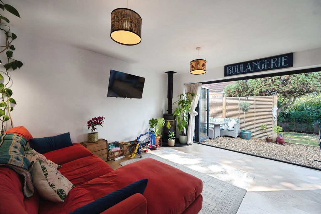 Property photo 3 of 22 Pbox-Img.Jpg