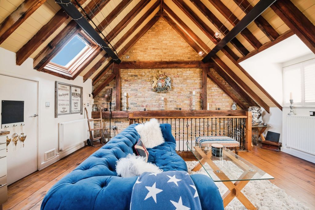 Property photo 2 of 31 Living Area