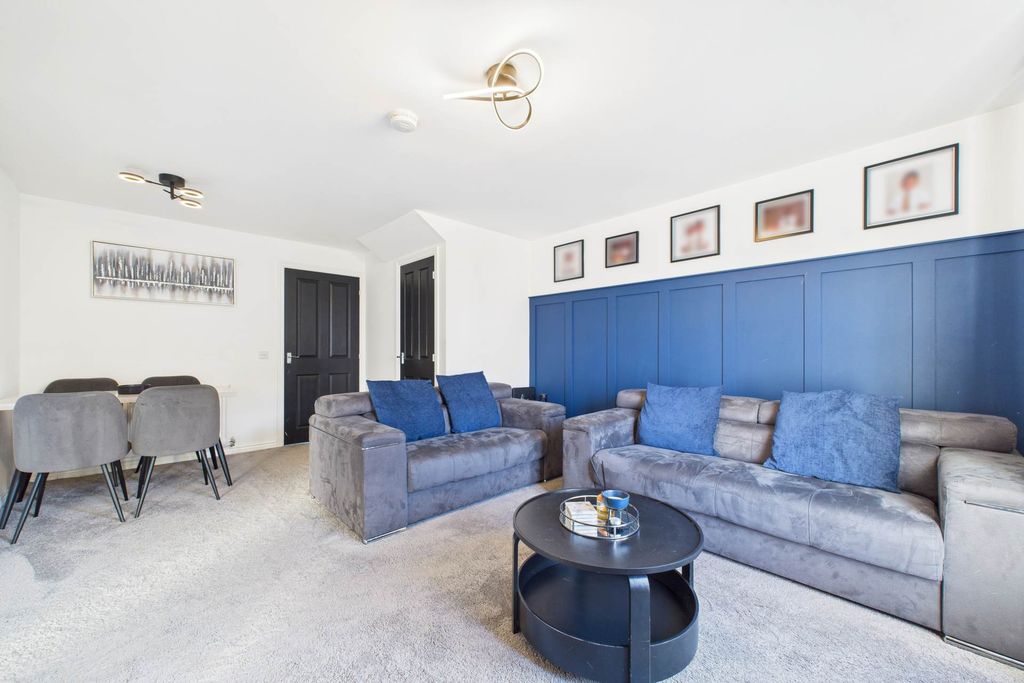 Property photo 2 of 23