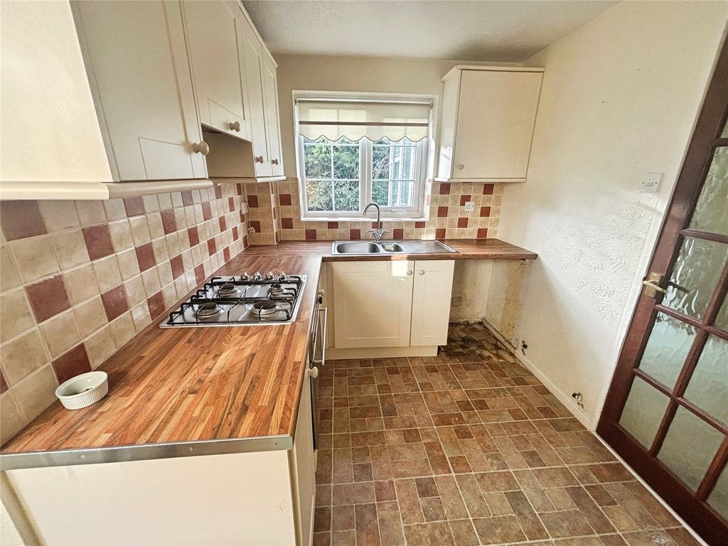 Property photo 3 of 14 Kitchen