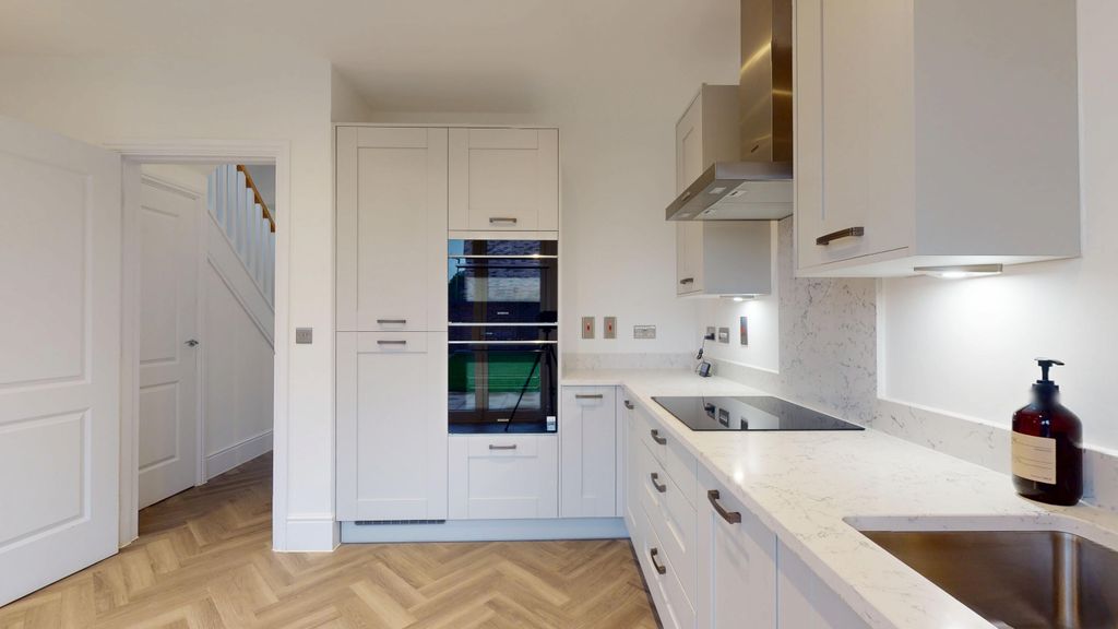 Property photo 1 of 20 Kitchen - Angle 1