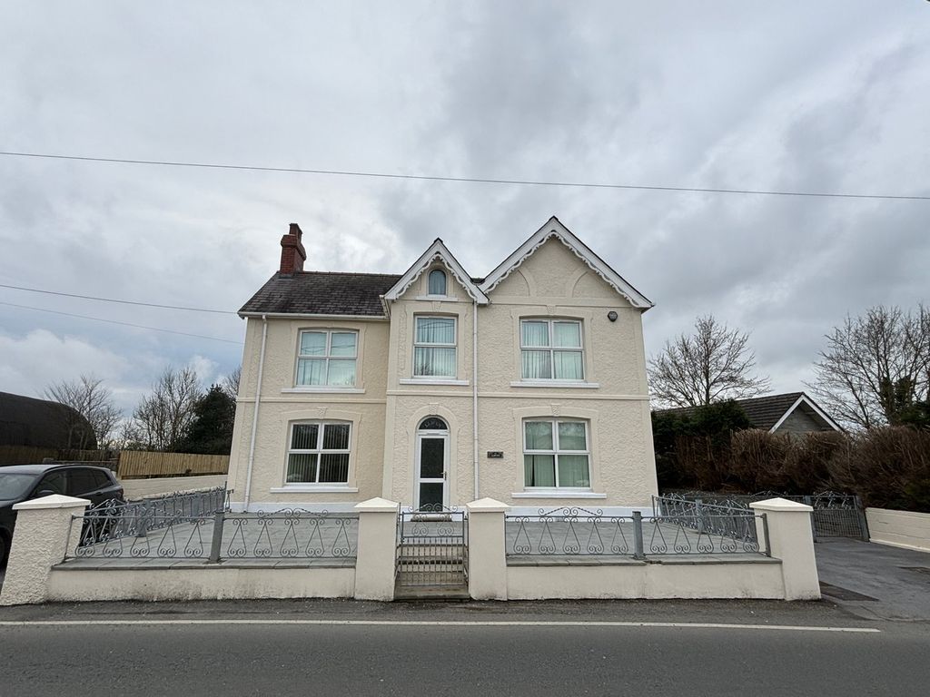 Property photo 2 of 23