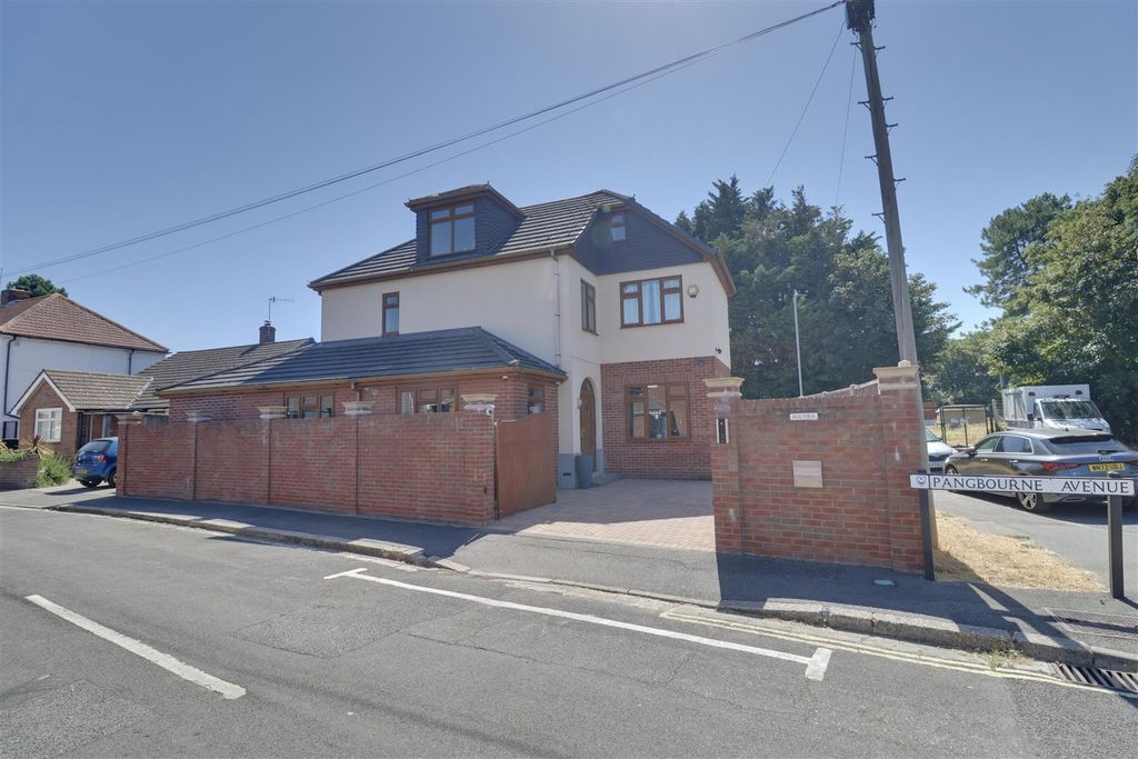 Property photo 1 of 32 0Dbce67A-60EE-4Dd3-85A6-F7Bd9D8C191A_1_201_A.Jpeg