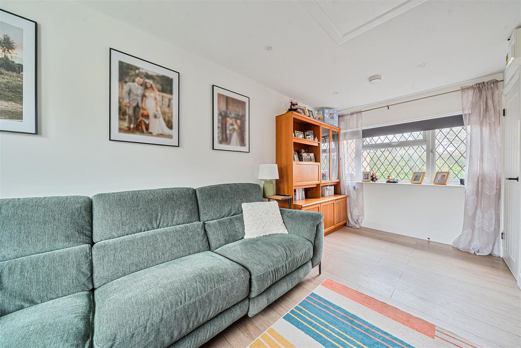 Property photo 3 of 18 1406781-26-6981c6E4E27c1-Arw-1.Jpg