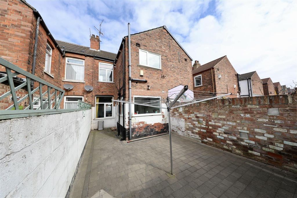 Property photo 3 of 17 Outside