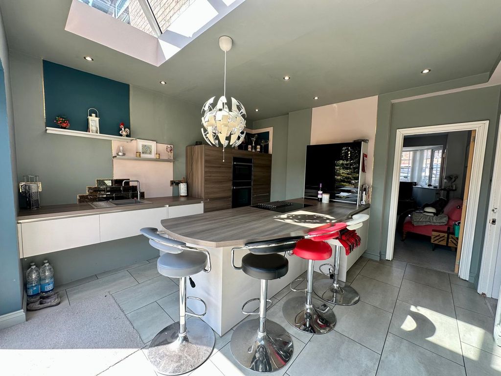 Property photo 3 of 17 Kitchen