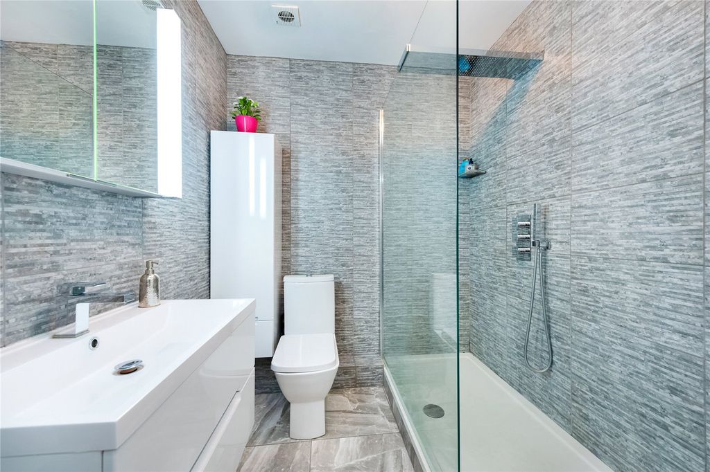 Property photo 3 of 17 Shower Room