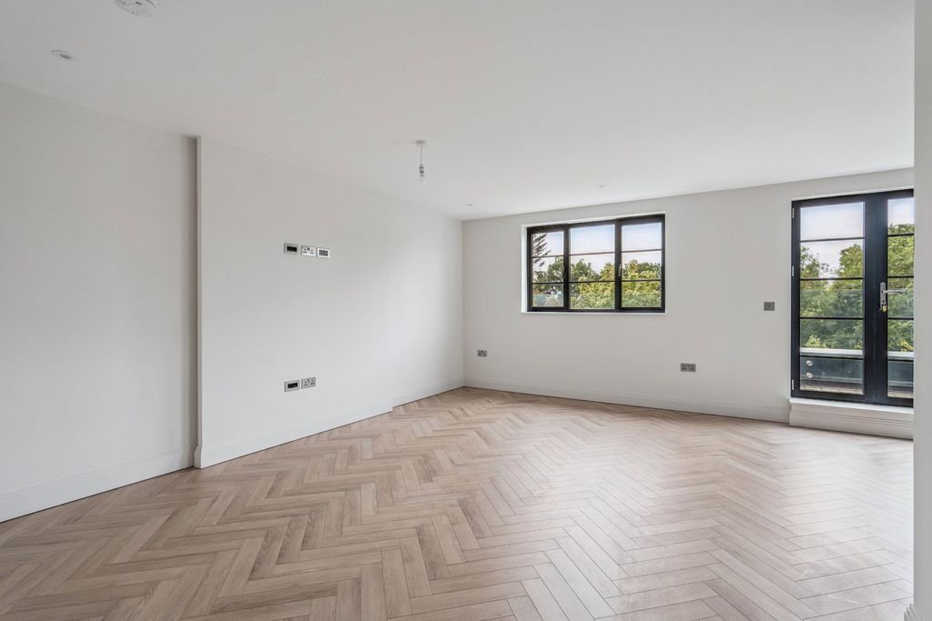 Property photo 3 of 24