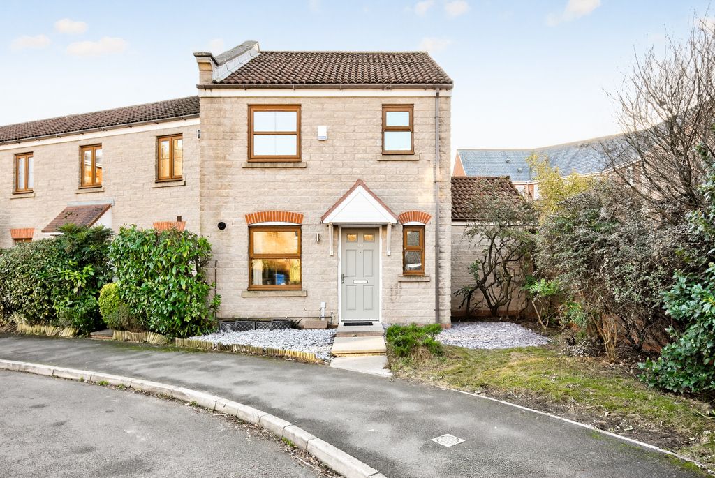 Property photo 1 of 22 47 Durham Dr-03-2500Px