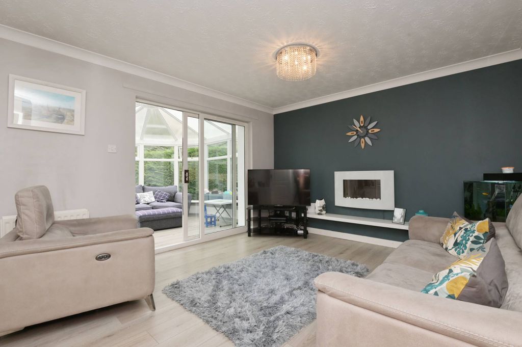 Property photo 2 of 30