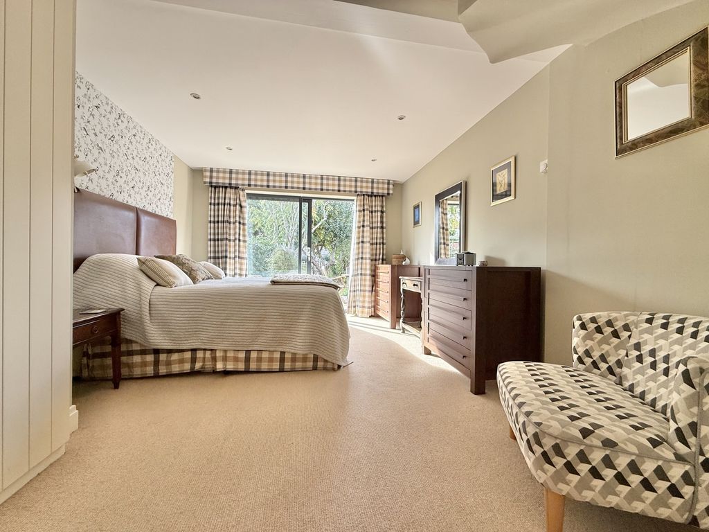 Property photo 3 of 35 Photo 16