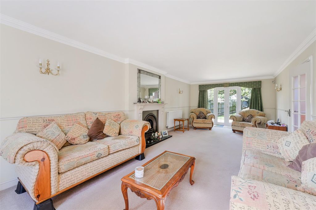 Property photo 3 of 32 Claremount Gardens, 28 (12).Jpg