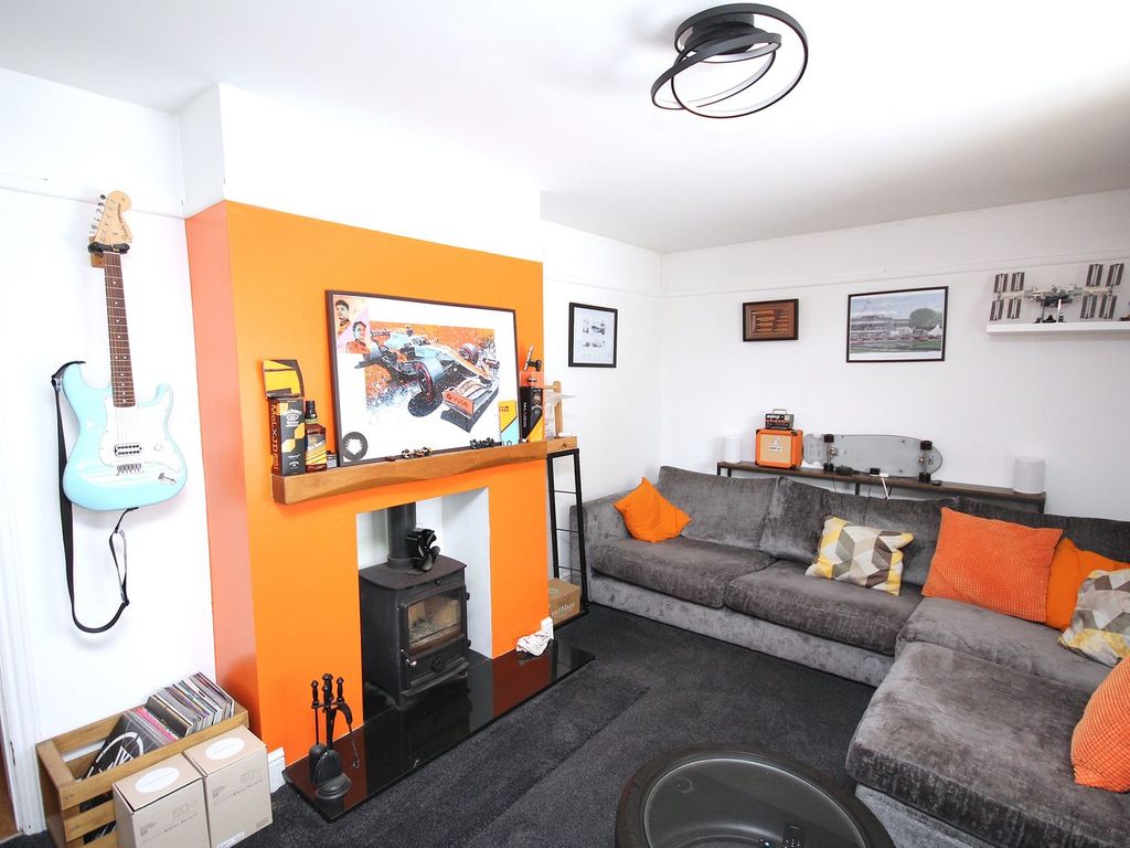 Property photo 3 of 32