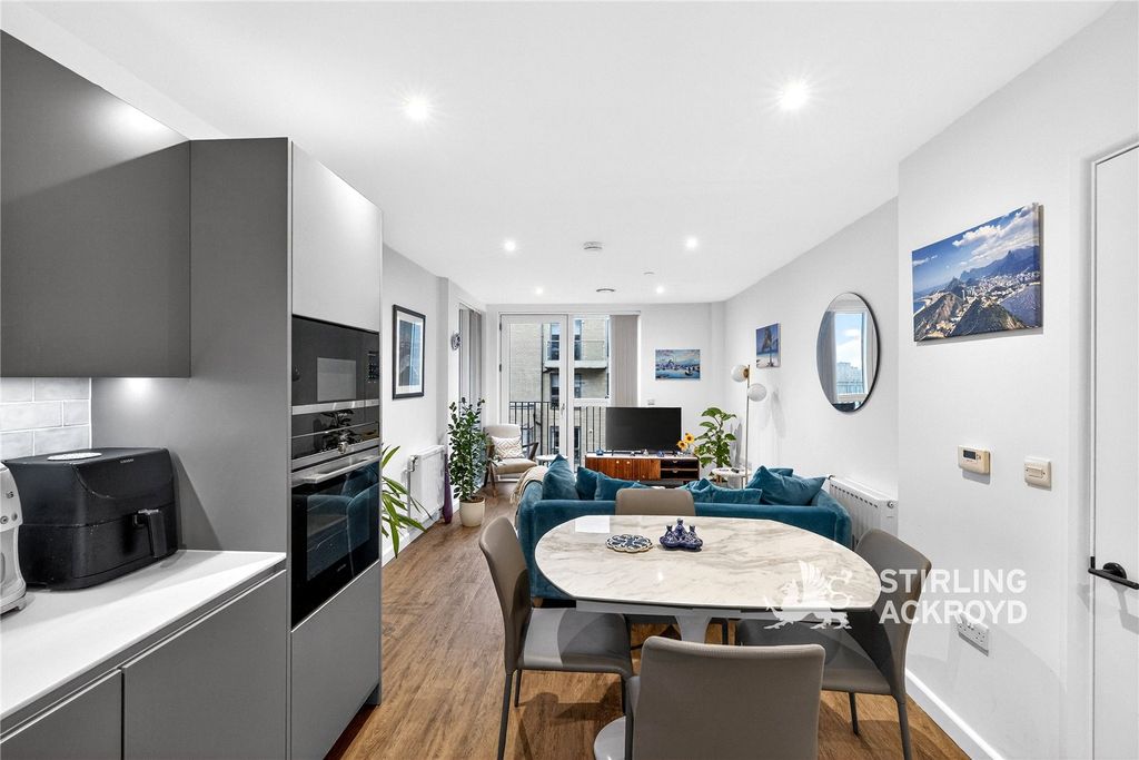 Property photo 2 of 21 Kitchen/ Reception