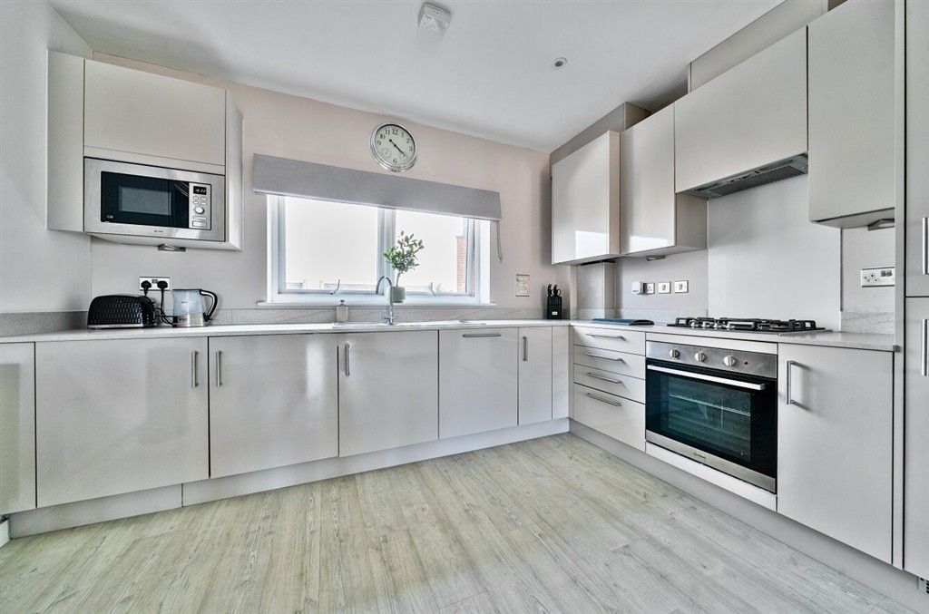 Property photo 3 of 9 Kitchen