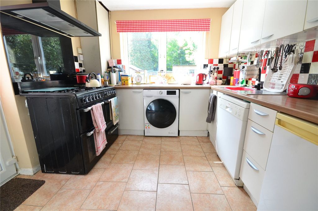 Property photo 3 of 18 Kitchen