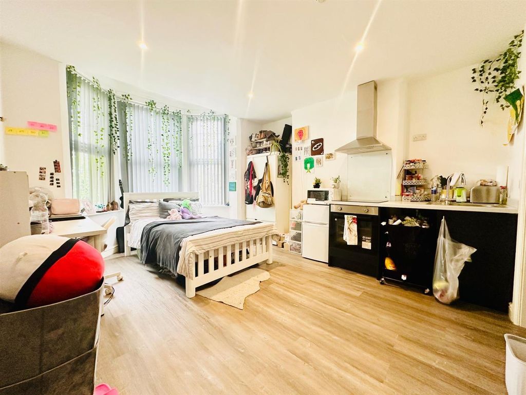 Property photo 1 of 7 Studio