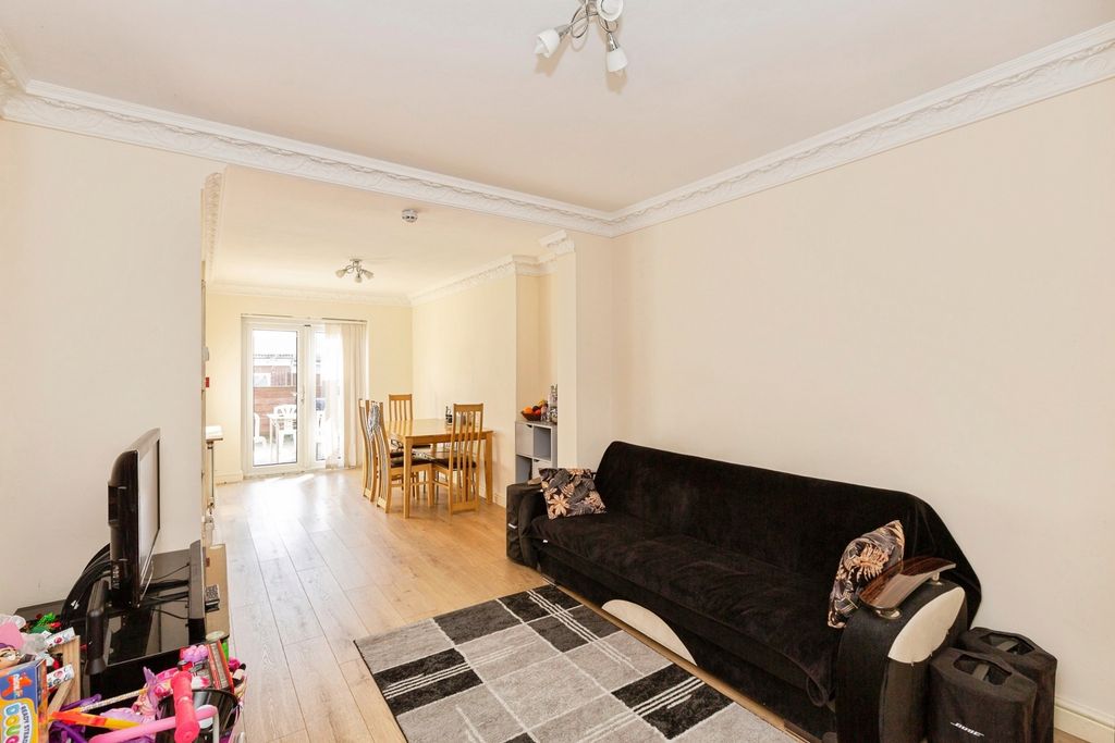 Property photo 3 of 23 Pbox-Img.Jpg