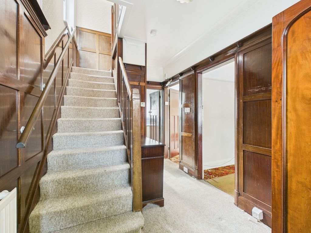 Property photo 3 of 24 Entrance Hall