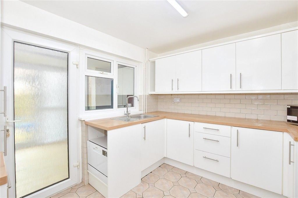 Property photo 3 of 18 Kitchen