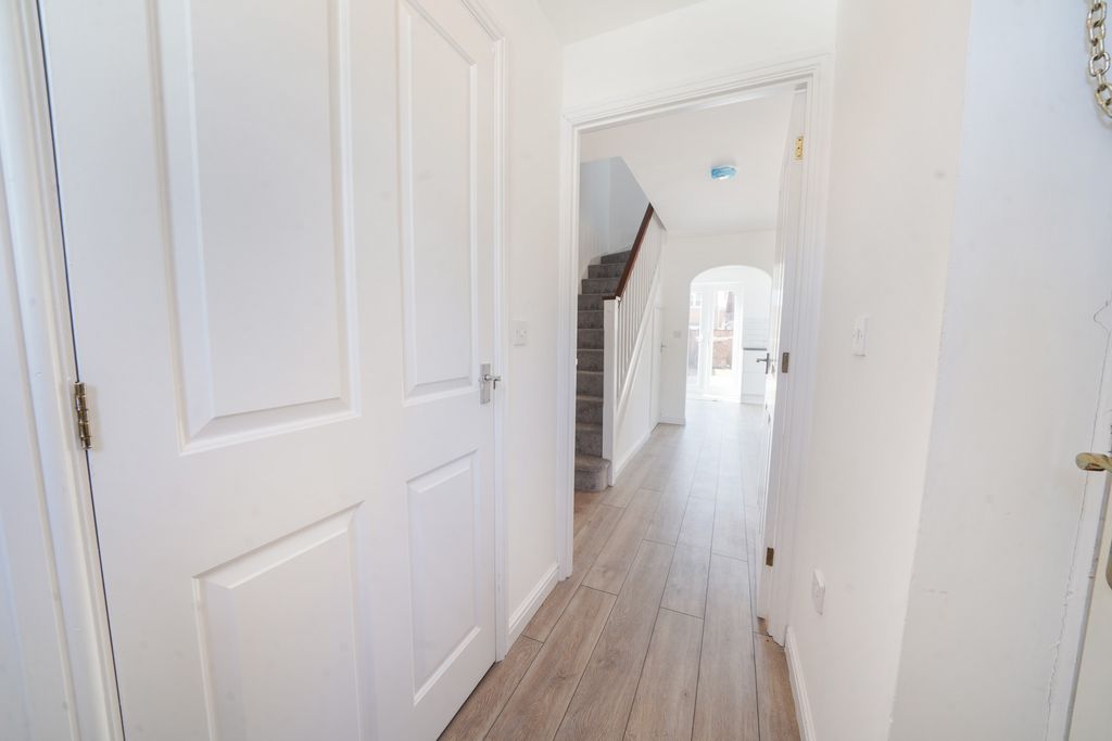 Property photo 3 of 16 Img_3369