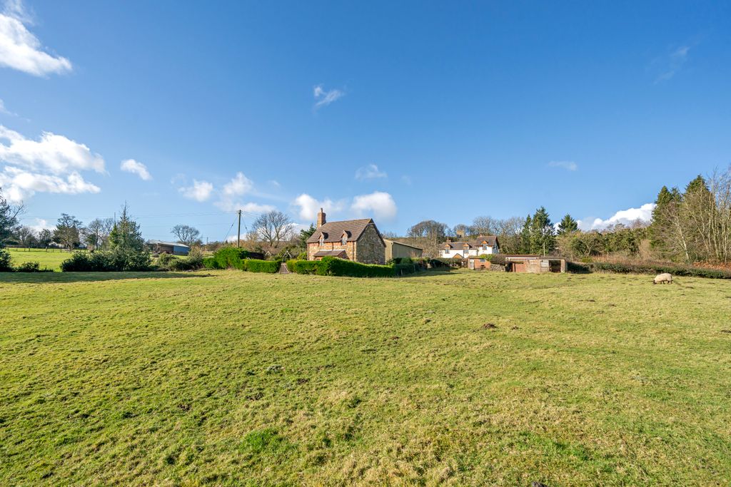 Property photo 3 of 16 1084210 (16)