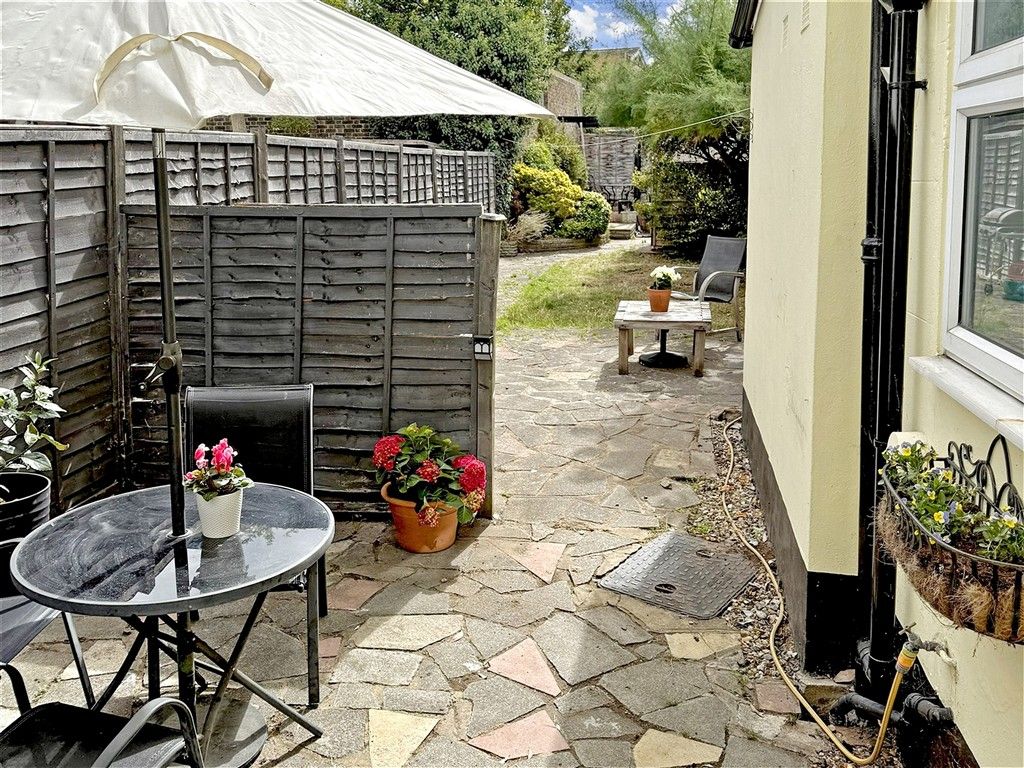 Property photo 2 of 14 Garden