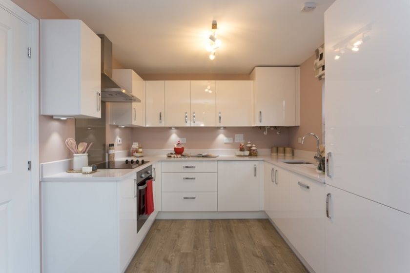 Property photo 3 of 10 Kitchen
