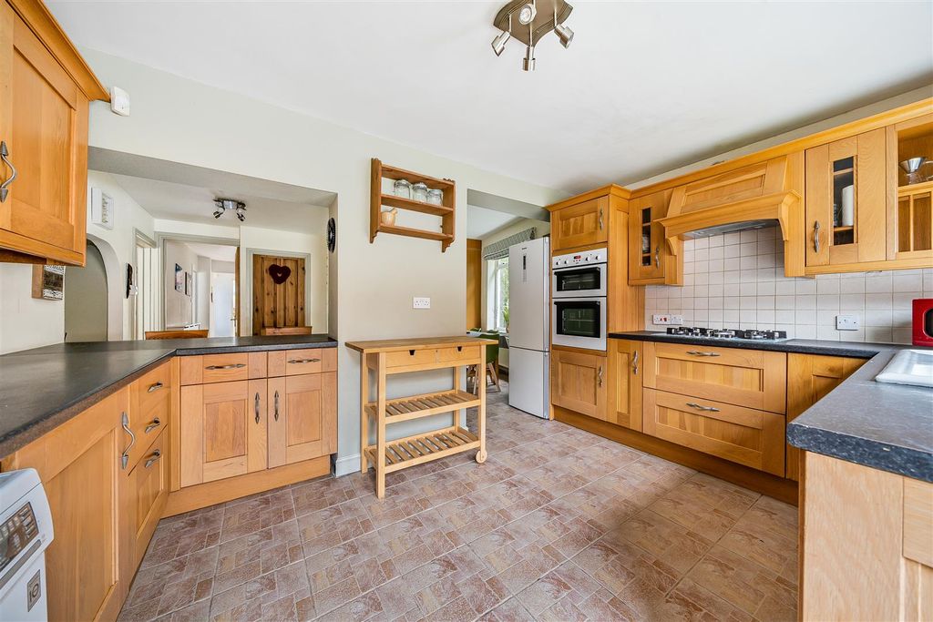 Property photo 3 of 27 Kitchen / Diner
