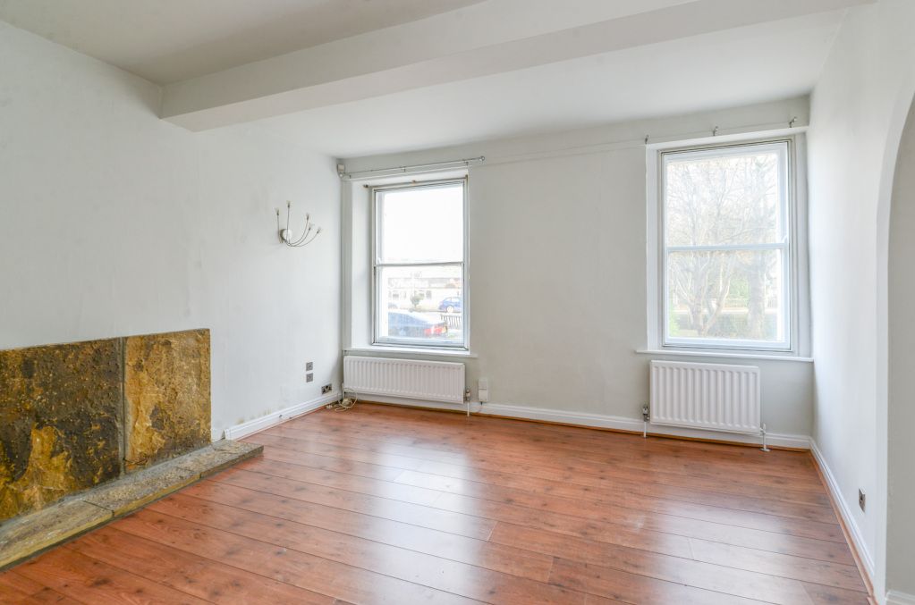 Property photo 3 of 15 Lounge