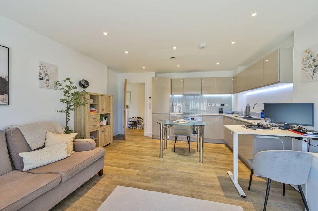 Property photo 2 of 17
