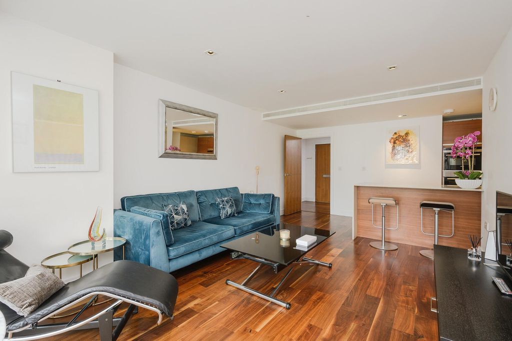 Property photo 3 of 10 Living Room