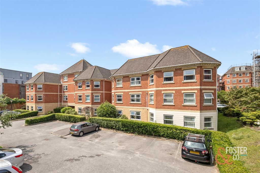 Property photo 1 of 17 Chatsworth Square, Chiddingly House 8_013.Jpg