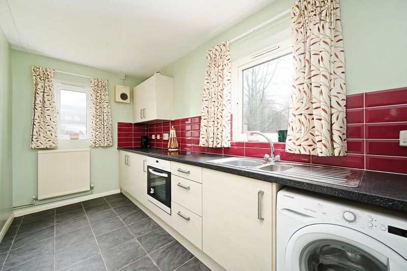 Property photo 2 of 11 Kitchen