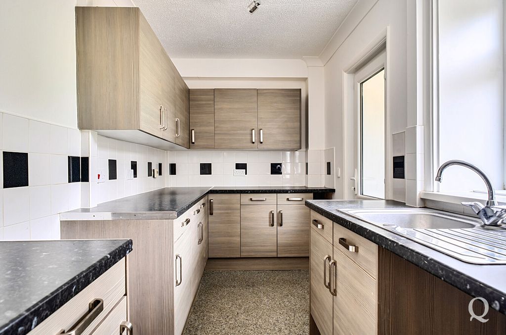 Property photo 2 of 26 745Ff73A-9E31-42c...