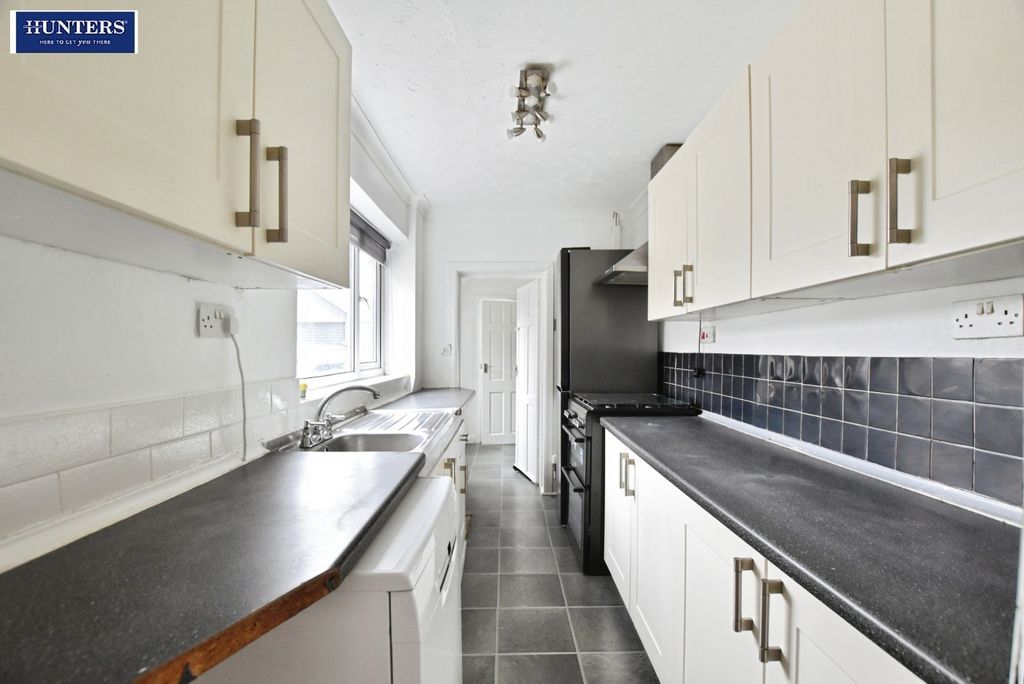 Property photo 3 of 17 Kitchen