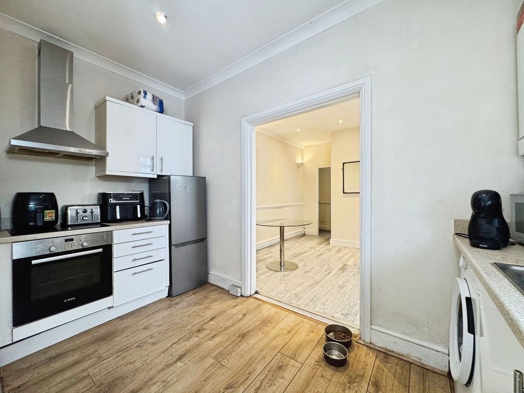 Property photo 2 of 11 Kitchen/Reception