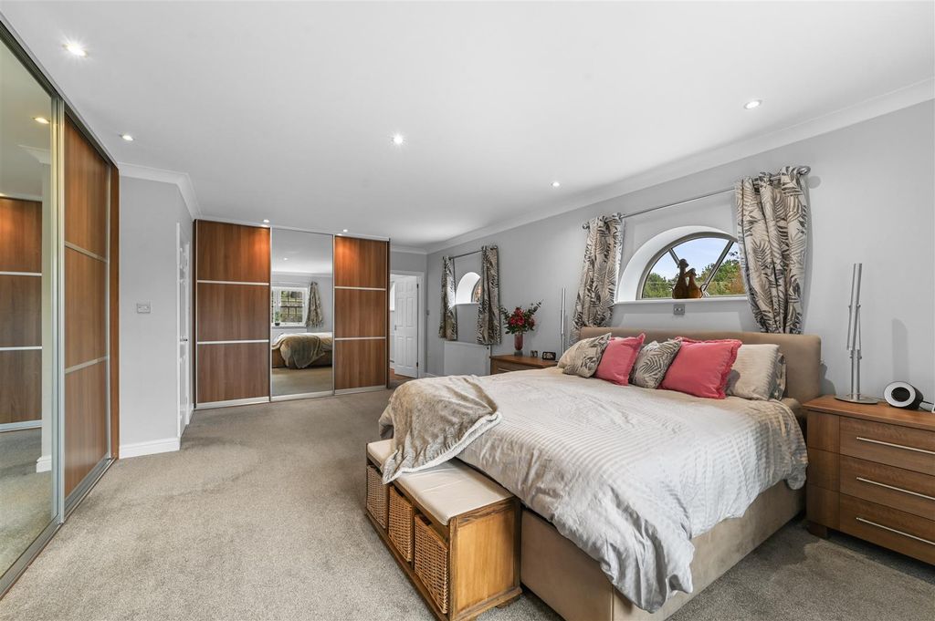 Property photo 3 of 22 Bedroom