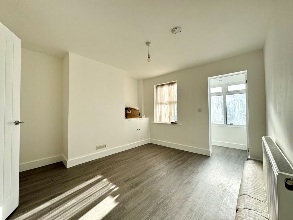 Property photo 3 of 12 Gallery