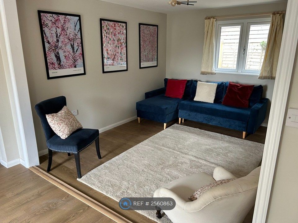 Property photo 3 of 10 Sitting Area