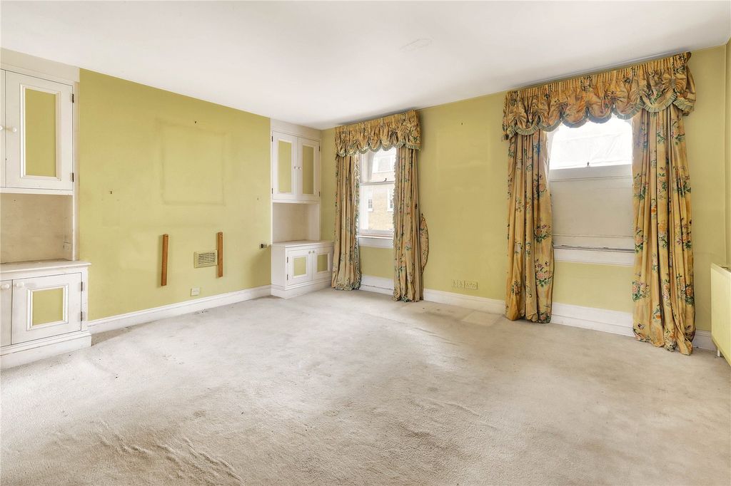 Property photo 2 of 10 Bedroom