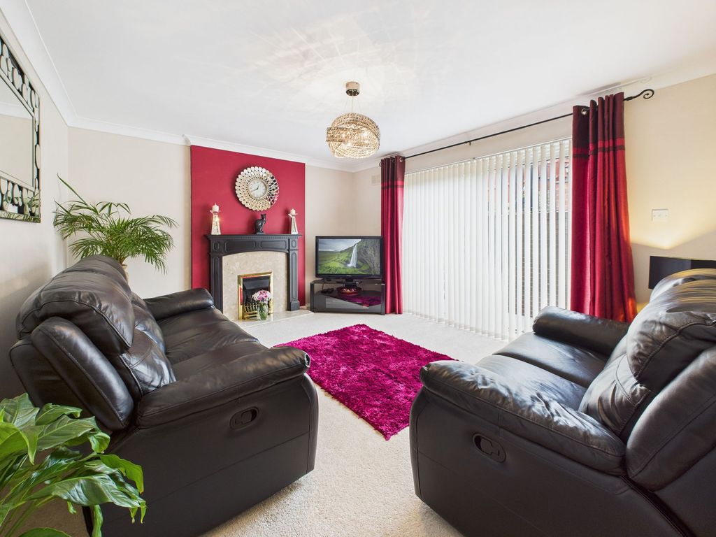 Property photo 3 of 28 Lounge