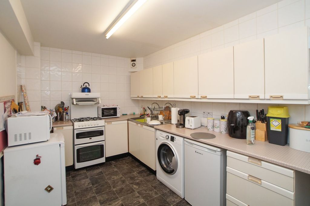 Property photo 2 of 16 Kitchen