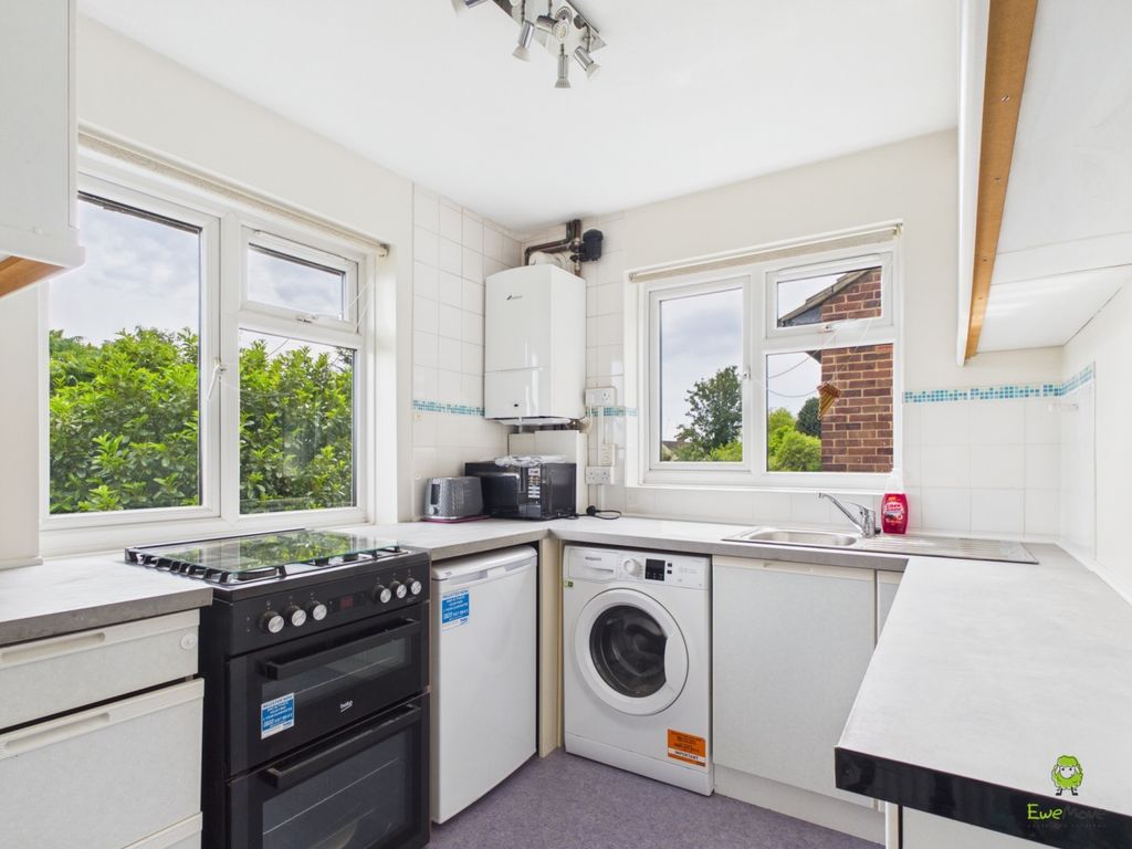 Property photo 3 of 8 Kitchen Presented By James Hillier Of Ewemove Bexl