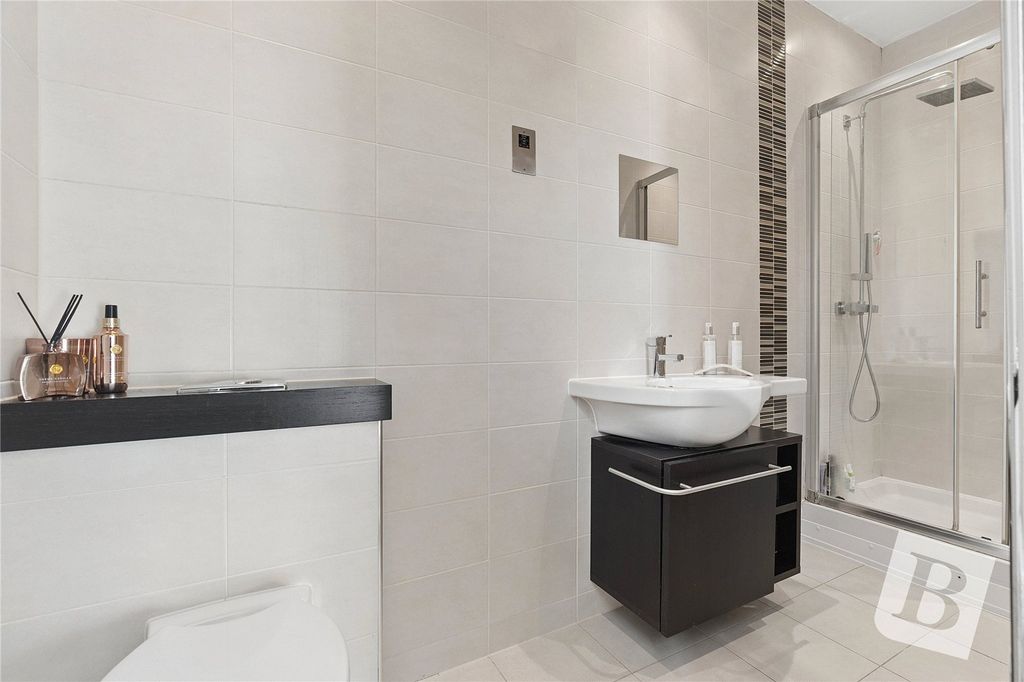 Property photo 2 of 14 En-Suite