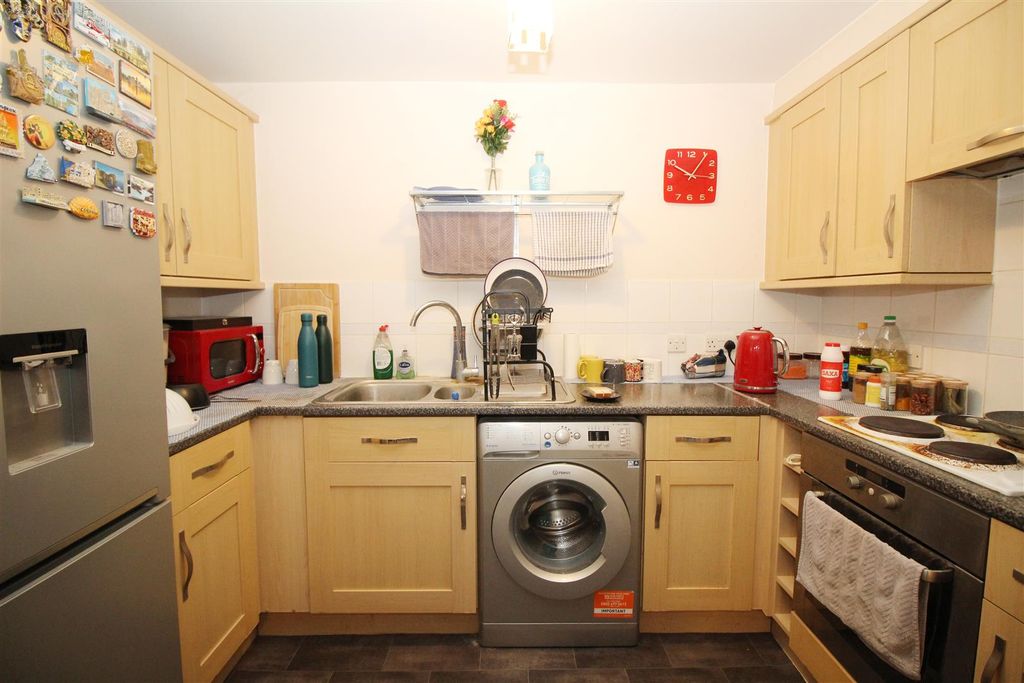 Property photo 3 of 5 Kitchen.Jpg