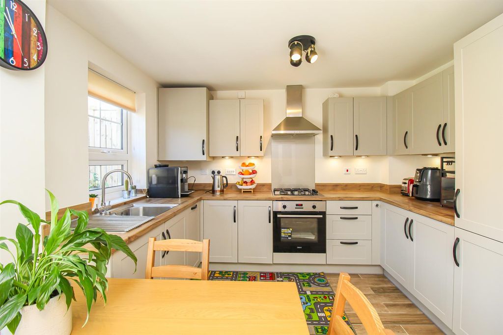 Property photo 3 of 13 Kitchen/Diner