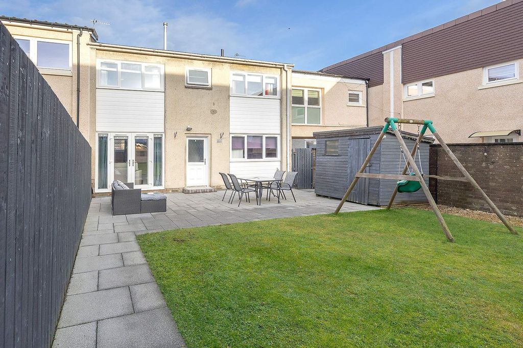 Property photo 2 of 18 Back Garden