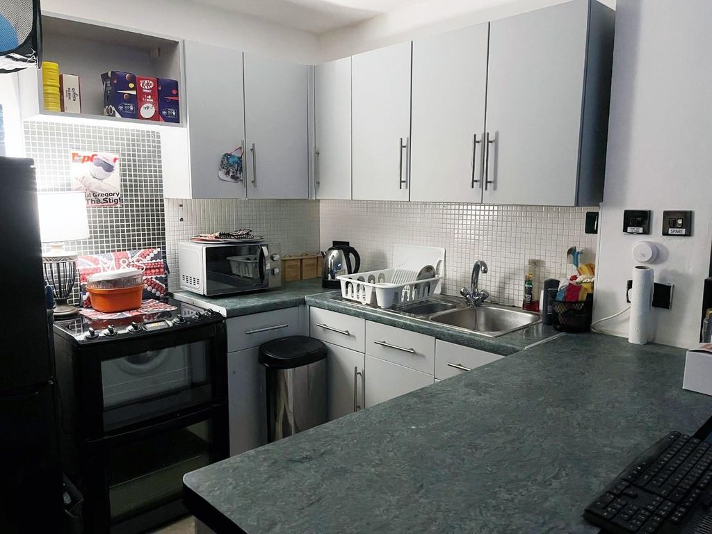 Property photo 3 of 9 Kitchen 2 Copy.Jpg